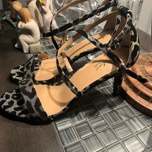 Black, silver, camo, crushed velvet feel heel